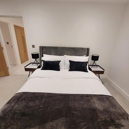 Luxury 1 Bed Apartment In The Centre Of Rochester Wainscot Exterior foto
