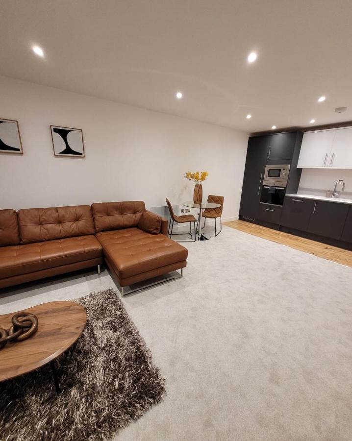 Luxury 1 Bed Apartment In The Centre Of Rochester Wainscot Exterior foto