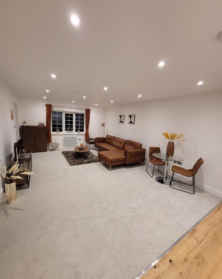 Luxury 1 Bed Apartment In The Centre Of Rochester Wainscot Exterior foto